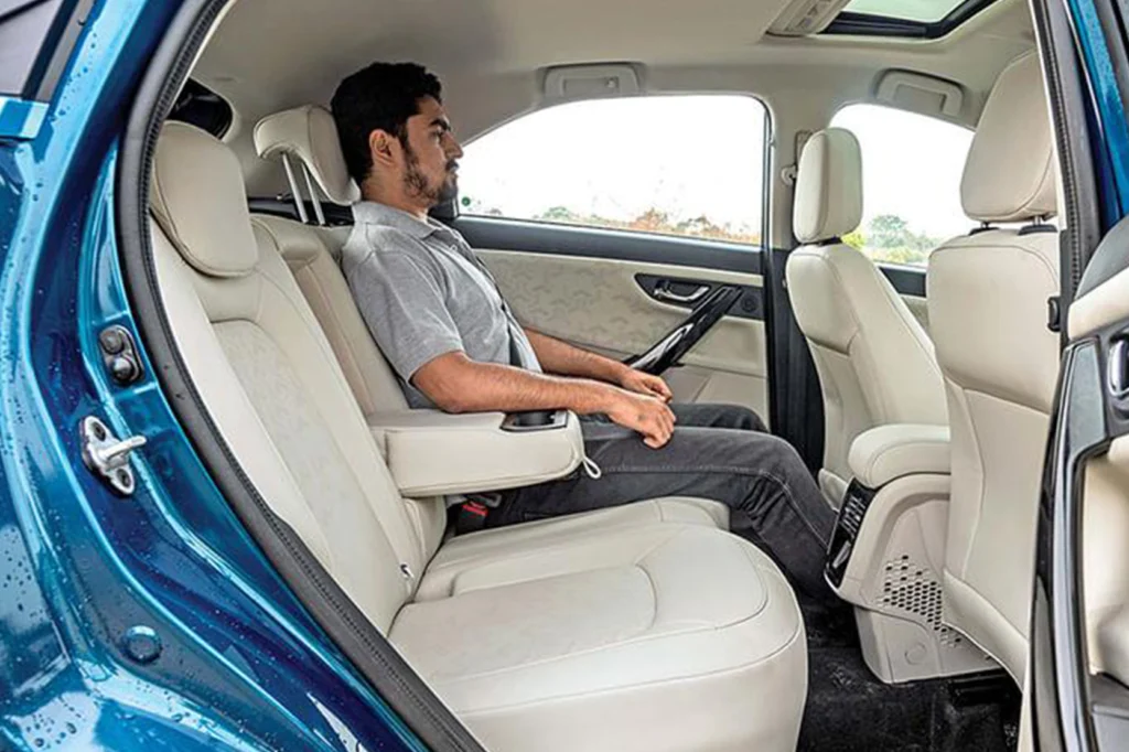 Tata Nexon Fearless Plus vs Smart Plus